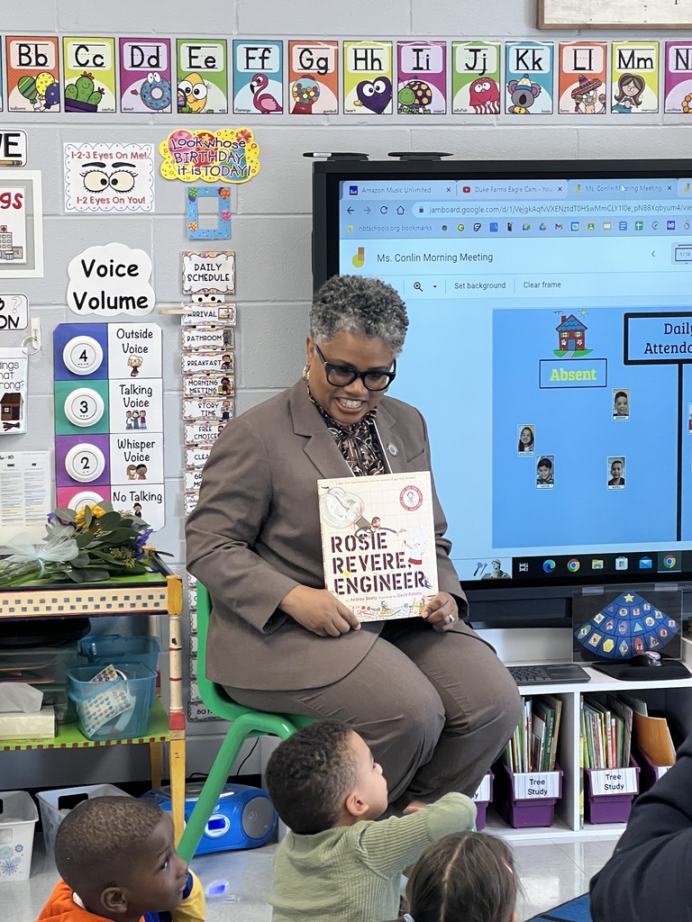 DOE Commissioner reads aloud to a preschool class.